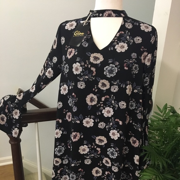 Black V-Beck Swing Dress - Picture 5 of 8